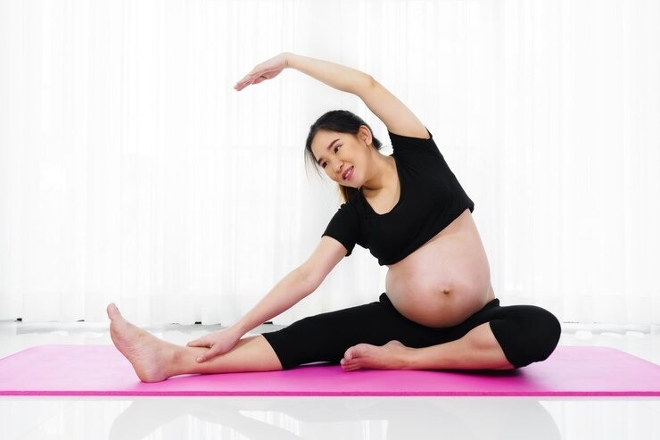 stretch marks saat hamil, cara menghilangkan stretch marks, stretch marks trimester ketiga, krim stretch mark aman untuk ibu hamil, perawatan kulit ibu hamil, tips mencegah stretch marks alami